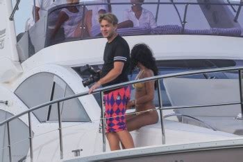 Rihanna Bikini On Yacht Rio De Janeiro 17 01 14 Adds Phun Org Forum