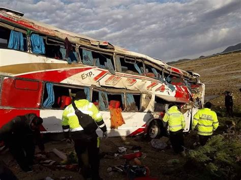 Oruro Flota Vuelca En La Carretera Challapata Potos Dejando