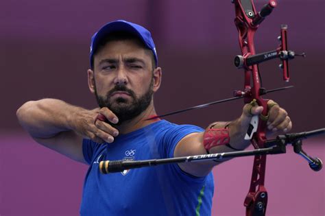 Chi Mauro Nespoli Medaglia Dargento Nel Tiro Con Larco A Tokyo