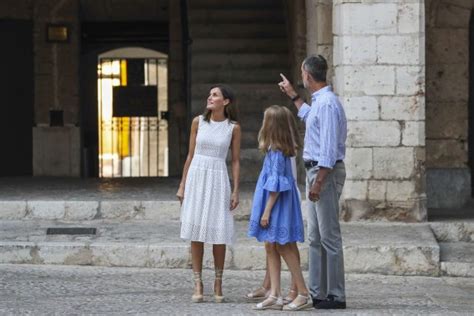 Photos Letizia D Espagne Et Sa Petite Tribu Royale En Vacances