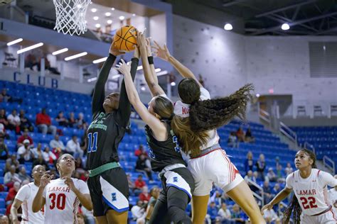 Texas Aandm Corpus Christi Women Beat Lamar 68 61 In Southland