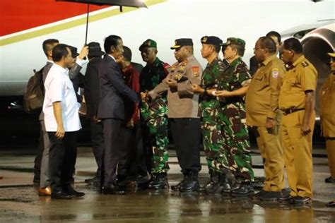 Kapolda Papua Sambut Kunjungan Kerja Presiden Jokowi Beserta Rombongan