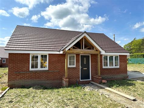 New Home Bed Bungalow For Sale In Silchester Road Bramley Tadley