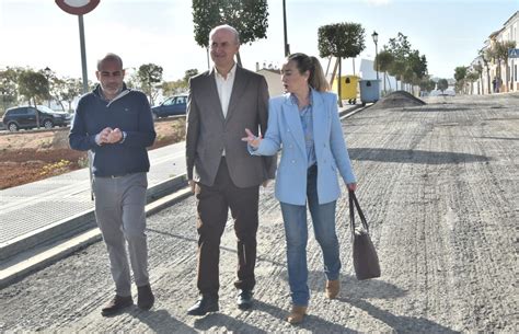 El Alcalde Visita La Obras De Asfaltado En La Urbanizaci N La Gaga De