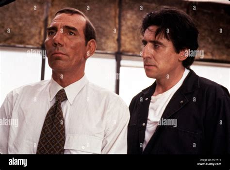 THE USUAL SUSPECTS, Pete Postlethwaite, Gabriel Byrne, 1995 Stock Photo ...