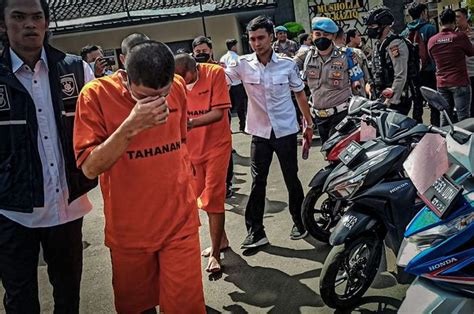 Empat Anggota Geng Motor Dibuat Tak Berdaya Sama Polisi Sempat Bacok