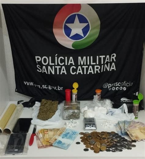 PM faz nova apreensão de maconha e cocaína em loja de conveniência em