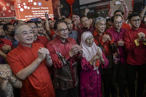 Anwar Hadir Rumah Terbuka Tahun Baharu Cina Mca