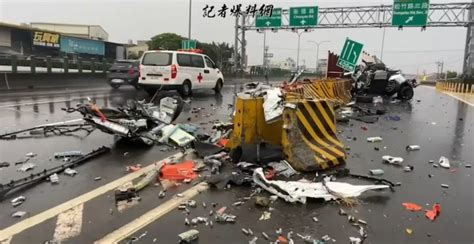 特斯拉酒後狂飆自撞「車體慘成碎片散一地」 2人死亡！網紅酷炫曝駕駛生前互動：超毛 風傳媒