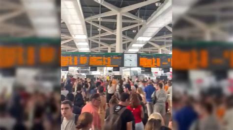 Suspendida la circulación de trenes en Valencia por una incidencia en