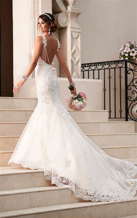 12 Beautiful Backless Wedding Dresses & Gowns