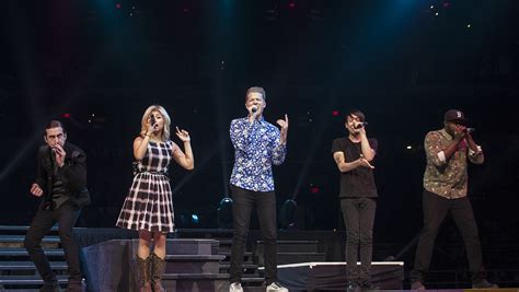 Review Pentatonix Gets Crowd Screaming At Rodeo