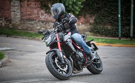 Honda y su nueva naked deportiva qué tiene de polémica Motociclismo Rock n Roll