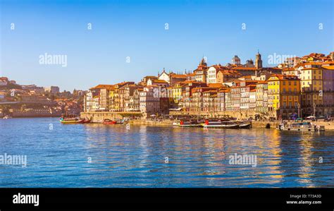 Coloridas Casas De Porto Ribeira Tradicionales Fachadas Multicolores