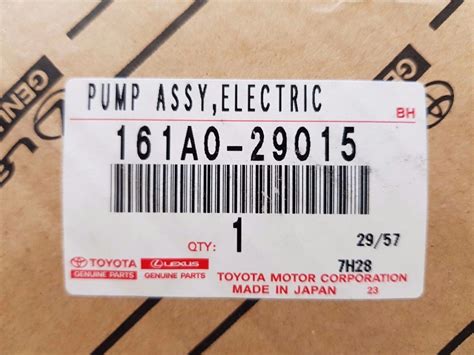 NEW GENUINE TOYOTA AURIS YARIS PRIUS HYBRID CT200H ENGINE WATER PUMP