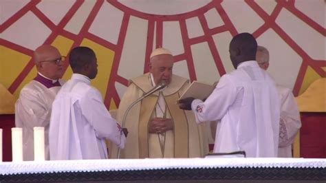 Papa Francisco celebra missa para mais de um milhão de fiéis na