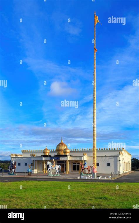 Sikh nishan sahib flag hi-res stock photography and images - Alamy