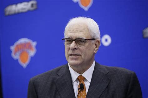 Phil Jackson Comments on Triangle Offense, Knicks' Offensive Philosophy ...