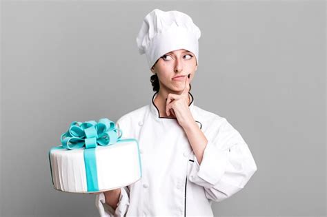 Premium Photo Caucasian Pretty Blonde Woman Chef Concept With A Cake