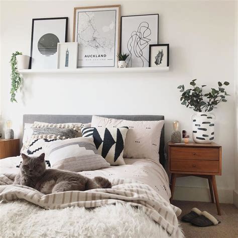 19 Ways To Style The Blank Space Above Your Bed Bedroom Wall Decor