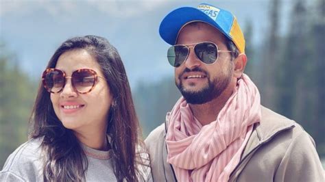 Csk Super Couple Catch The Love Story Of Suresh Raina And Wife