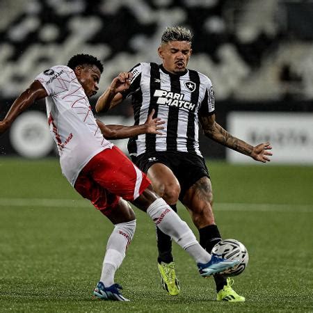 Botafogo fecha a contratação do lateral direito Kevin ex Grêmio