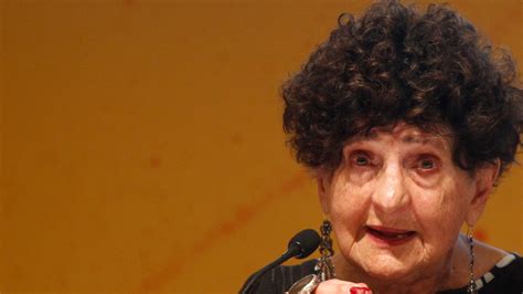 La Escritora Margo Glantz Recibe El Premio Carlos Fuentes