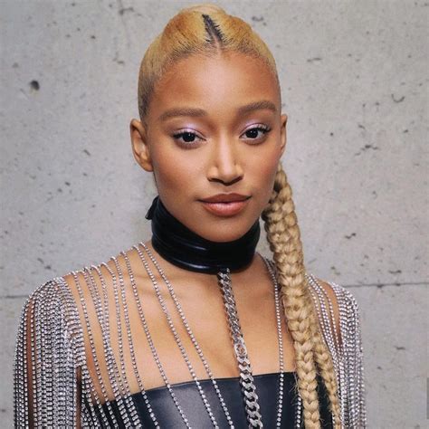 Linen Blonde Hair Is The Low Maintenance Way To Go Lighter This Summer