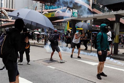 有圖／香港萬人上街反國安法 港警發射水炮、催淚彈！速龍小隊進駐 國際 Ctwant