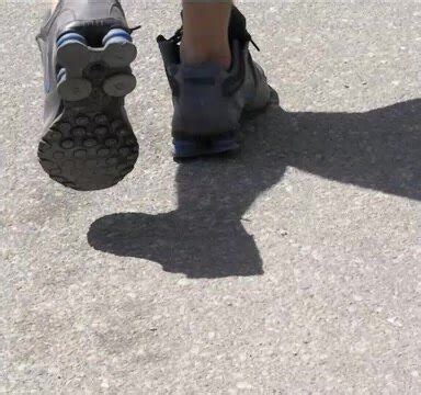 Hot Shirtless Guy In Nike Shox NZ ThisVid