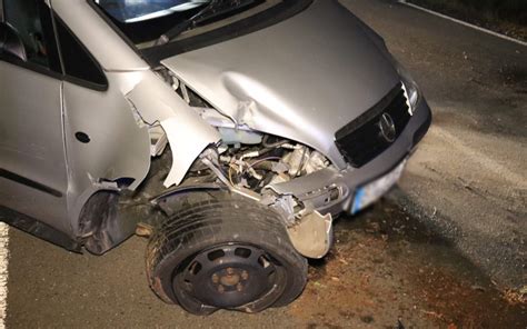 Spektakulärer Unfall mit Verletzten im Kreis Bayreuth Auto stößt mit