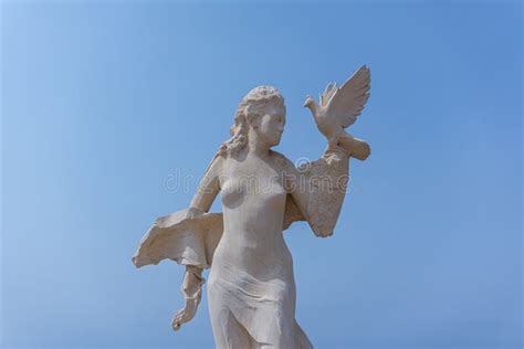 Statue of Aphrodite Holding a Dove Editorial Photo - Image of ...