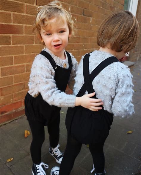 A Imagem Pode Conter Pessoa Em P E Crian A Twin Mum Flower Girl