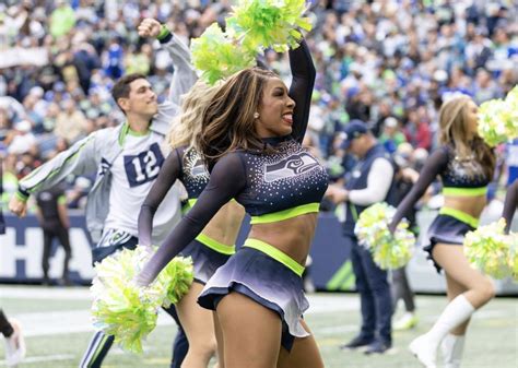 Seahawks Cheerleader Goes Viral During Monday Night Football Win The Spun