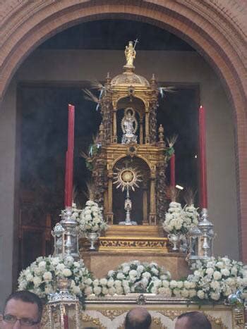 Siete procesiones eucarísticas hoy domingo por las calles de Sevilla