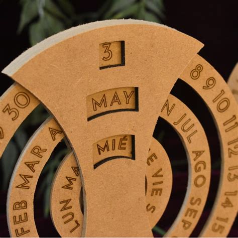 Calendario Perpetuo Giratorio En Madera MDF De 3 Mm