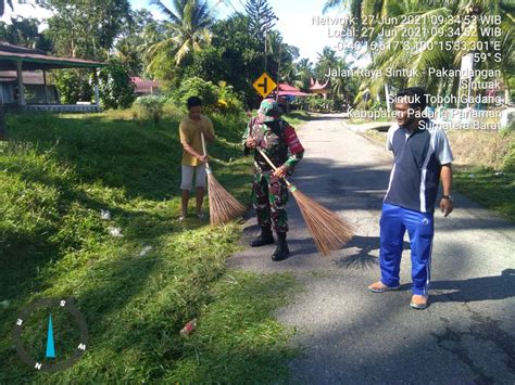 Babinsa Bersama Warga Gotong Royong Bersihkan Jalan Nagari Sumateraline