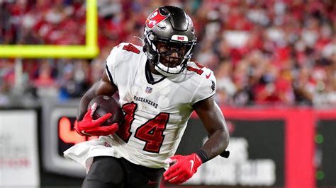 What Happened To Chris Godwin Bucs Wr Injured And Carted Off Against