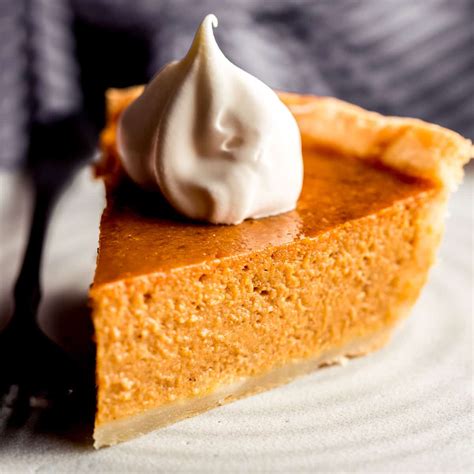 Easy Pumpkin Pie Recipe - Little Spoon Farm