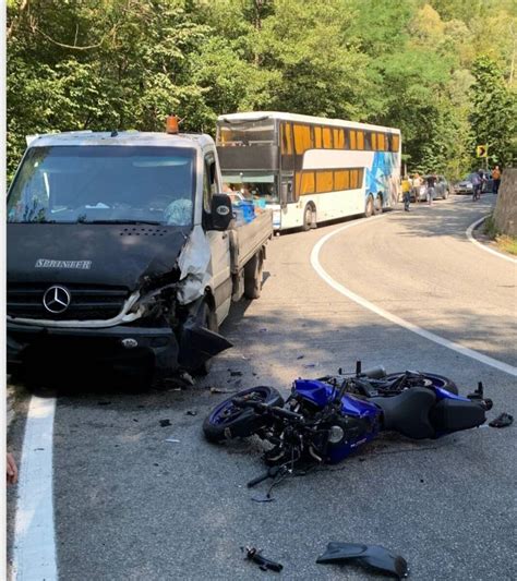 Defileul Jiului Accident între un autovehicul care transporta butelii