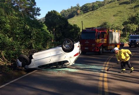 Duas Idosas Ficam Feridas Ap S Carro Capotar Em Quilombo