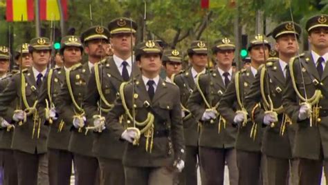 Defensa Baja Cinco Cent Metros La Altura M Nima De Las Mujeres Para