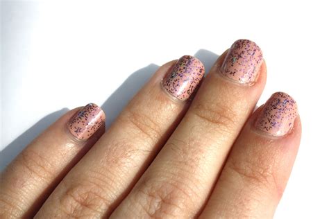 Marca especialista en productos y tratamientos para profesionales de uñas Nude party Manicura
