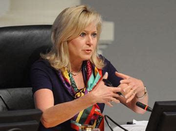 Sandwalk: Mississauga Mayor Bonnie Crombie agrees to abide by Surpeme ...