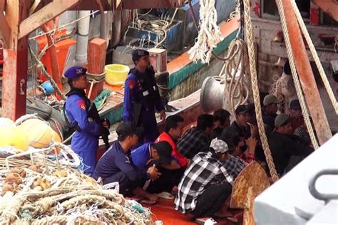 Baharkam Polri Tangkap Dua Kapal Ikan Vietnam Di Natuna Utara ANTARA News