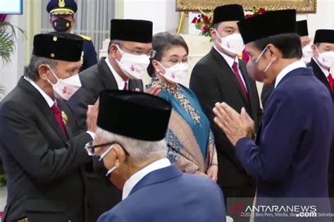 Presiden Jokowi Berikan Gelar Pahlawan Nasional Kepada Empat Tokoh