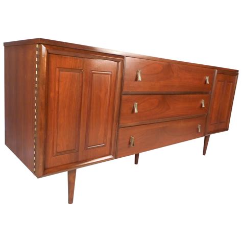 Classic Mid Century Modern Drawere Chest Of Drawers Sculptural