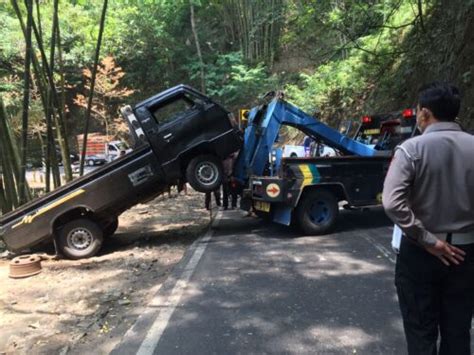 Tumpahan Solar Picu Kecelakaan Di Batu Pick Up Terjun Ke Jurang 8