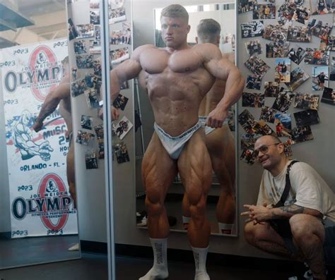 Urs Kalecinski Shows Off Stage Ready Shredded Physique Days Before 2023