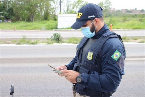 Estância SE PRF flagra motociclista trafegando CNH suspensa